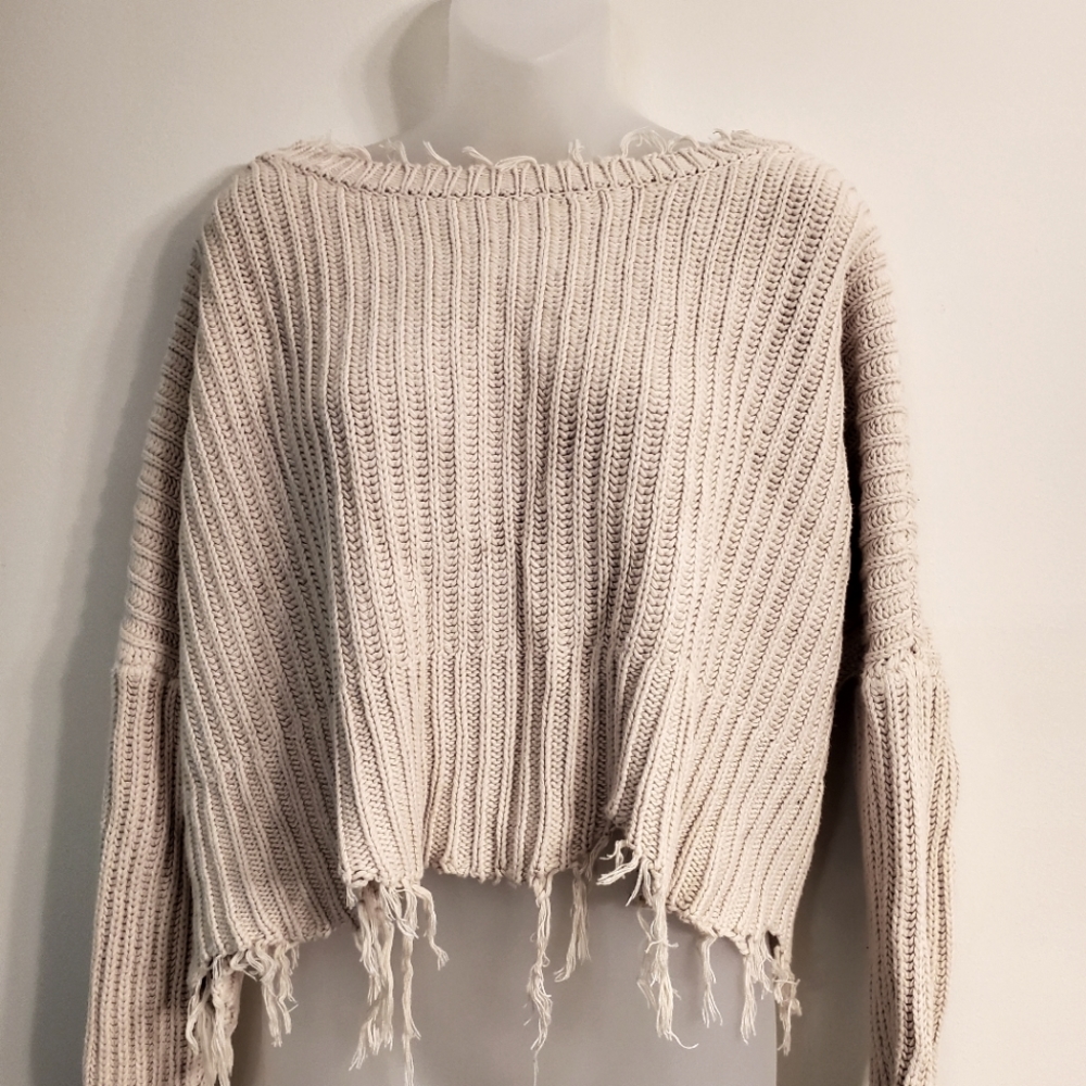 Skylar + Madison Cream Distressed Sweater Size: L